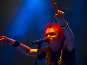 Sum 41 lead singer Deryck Whibley performs with the band at Budweiser Gardens in London on Wednesday April 3, 2013. (CRAIG GLOVER/QMI AGENCY)