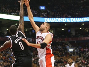 Toronto Raptors' Jonas Valanciunas battles Brooklyn Nets' Andray Blatche. (Dave Thomas, Toronto Sun)