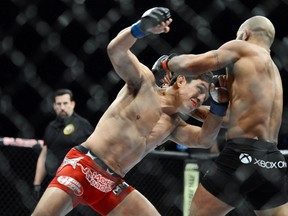 Demetrious Johnson (red gloves) fights Joseph Benavidez (blue gloves) during the flyweight championship bout of the UFC on FOX 9 at Sleep Train Arena. (Kyle Terada/USA TODAY Sports)