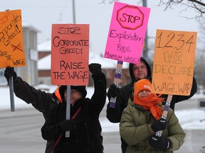 A small group of protesters picket outside the north-end Barrie Walmart. The protest was organized by Minimum Wage Barrie and was one of many taking place across Ontario in December, urging the province to raise the minimum wage to $14 an hour.
(MARK WANZEL, QMI Agency)