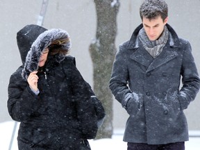 Ottawa woke up to a rapidly accumulating 10 cms of snow on Friday December 20, 2013. Darren Brown/Ottawa Sun/QMI Agency