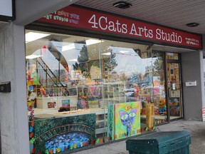 4 Cats Art Studio in Byron offers a variety of family friendly workshops and painting classes.