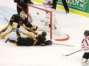 Canada's Bo Horvat (right) scores as German goalie Marvin Cupper and Dominik Kahun try to stop the shot during world junior championship play in Malmo, Sweden, December 26, 2013. (REUTERS/Alexander Demianchuk)