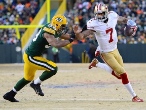 San Francisco 49ers quarterback Colin Kaepernick runs with the ball as Green Bay Packers inside linebacker Brad Jones attempts to tackle him during their NFC wild card playoff game at Lambeau Field in Green Bay, Wis., Jan. 5, 2014. (MIKE DiNOVO/USA Today)