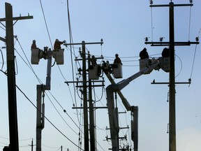 EPCOR workers on a power line in this file photo. (PERRY MAH/EDMONTON SUN FILE)