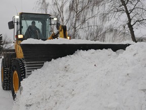 Snow plow. (JOCELYN TURNER/QMI AGENCY)