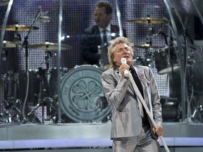 Rod Stewart performs at the Bell Centre in Montreal, on December 14th, 2013. (Joel Lemay/ QMI Agency)