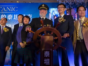 Bernard Hill (3rd R), actor of captain Edward Smith in the 1997 Titanic movie, poses with Su Shaojun (2nd R), CEO of Seven-Star Energy Investment Group (SSEG), during a news conference in Hong Kong January 12, 2014. REUTERS/Tyrone Siu