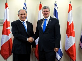 Israel's Prime Minister Benjamin Netanyahu, left, and Prime Minister Stephen Harper shake hands before their meeting in Jerusalem on January 21, 2014. (REUTERS/Oded Balilty/Pool)