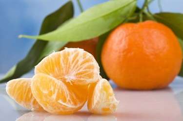 3 mandarin oranges. (Orlando Bellini/Fotolia)