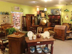 If you?re looking for one-of-a-kind furnishings for your home or unique pieces of vintage jewelry and artwork, spend an afternoon perusing an antique market.