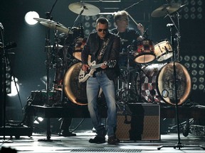 Eric Church performs "The Outsiders" at the 47th Country Music Association Awards in Nashville, Tennessee November 6, 2013.    REUTERS/Harrison McClary