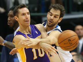 Steve Nash of the Los Angeles Lakers passes the ball as Dallas Mavericks guard Jose Calderon defends during NBA play at American Airlines Center on November 5, 2013. (Ronald Martinez/Getty Images/AFP)