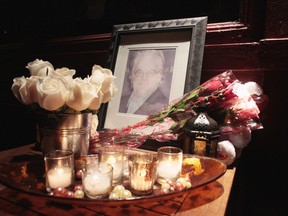 Flowers and candles are laid at a memorial for actor Philip Seymour Hoffman outside Philip Marie Restaurant and bar on Hudson Street in Manhattan, New York February 2, 2014. Hoffman, one of the leading actors of his generation, who won an Academy Award for his title role in the film "Capote," was found dead in his Manhattan apartment on Sunday in what a New York police source described as an apparent drug overdose.   REUTERS/John Taggart
