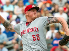 Cincinnati Reds pitcher Mat Latos throws to the New York Mets during MLB play at CitiField in New York, May 22, 2013. (REUTERS/Ray Stubblebine)