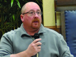 Dave Lanktree, president of the Vulcan Golf and Country Club, talk Feb. 11 to residents during an information session regarding the golf course loan. Stephen Tipper Vulcan Advocate