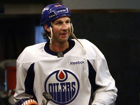 Ryan Smyth leaves the ice following practice Friday morning. (David Bloom, Edmonton Sun)