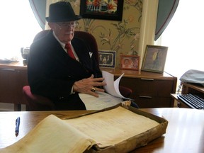 Dudley Martin looks at handwritten manuscripts written by Robert Stroud at his home in Springfield, Mo., on February 12, 2014. (REUTERS/Kevin Murphy)