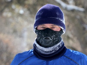 Winnipeg jogger David Scott braves the cold weather on March 2, 2014. (Brian Donogh/QMI Agency)