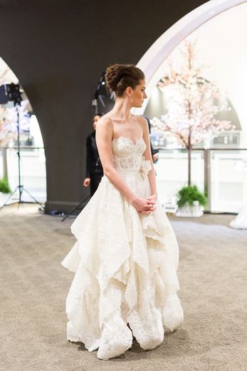 Pnina Tornai s dresses a hit with Canadian brides Toronto Sun