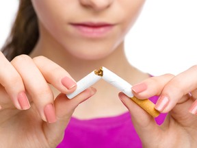 Smoking hampers healing of broken bones (Fotolia)