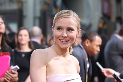 Kristen Bell Strips Down Into Her Bra And Panties In Racy New Show