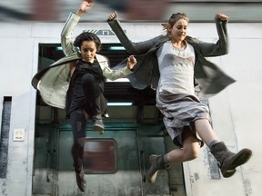 (L-R) Zoë Kravitz and Shailene Woodley in "Divergent."