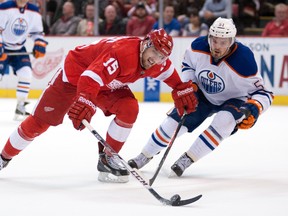 Anton Lander tries to steal the puck from Red Wings’ Riley Sheahan during Friday's game in Detroit. (USA TODAY)