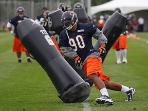 Julius Peppers of the Chicago Bears works out during a summer training camp practice at Olivet Nazarene University on July 30, 2010 in Bourbonnais, Illinois. (Jonathan Daniel/Getty Images/AFP)