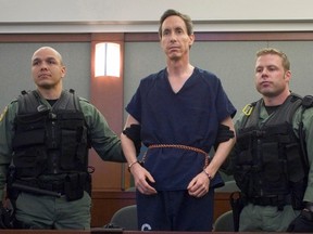 Polygamist Warren Jeffs, centre, is flanked by Las Vegas Metro Police SWAT officers during an extradition hearing at the Clark County Regional Justice Center in Las Vegas in this August 31, 2006 file photograph. (REUTERS/Las Vegas Sun/Steve Marcus/Handout/Files)