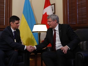 Canada's Prime Minister Stephen Harper (R) shakes hands with Ukraine's Ambassador to Canada Vadym Prystaiko during a meeting in Harper's Langevin Block office in Ottawa March 17, 2014. 

REUTERS/Chris Wattie