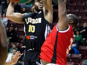 London Lightning player Dwight McCombs is covered by DeAndre Thomas of the Windsor Express. (Free Press file photo)