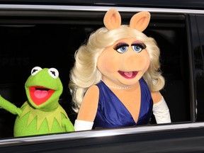 Miss Piggy with Kermit the Frog (WENN.COM)