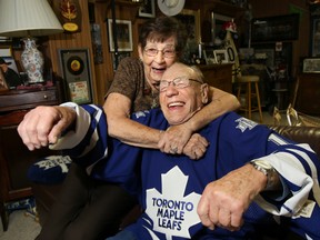 Johnny Bower and wife Nancy cheer on the Maple Leafs during their first playoff game against the Boston Bruins in 2013. (Stan Behal/Toronto Sun)