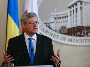 Canadian Prime Minister Stephen Harper addresses journalists in Kiev, March 22, 2014.   REUTERS/Gleb Garanich