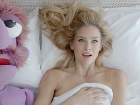 A screenshot of Bar Refaeli's commercial with Muppet Red Orbach. (YouTube)