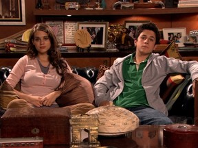 David Henrie and  Lyndsy Fonseca.

(Courtesy CBS)