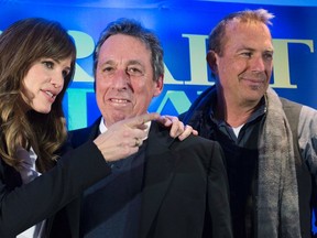 Jennifer Garner and Kevin Costner attend a news conference with director Ivan Reitman for Draft Day. REUTERS/Andrew Kelly