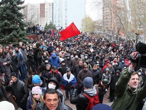 Activists rally outside the regional police headquarters building seized by pro-Russian separatists in the eastern Ukrainian city of Donetsk on April 12, 2014. (AFP PHOTO/ALEXANDER KHUDOTEPLY)