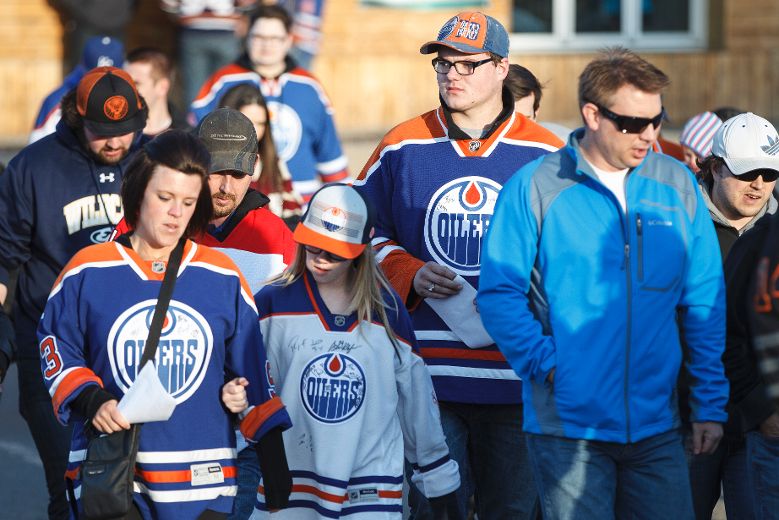 LIVE COVERAGE: Edmonton Oilers Host The Vancouver Canucks | Edmonton Sun