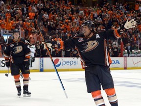 Anaheim Ducks forward Teemu Selanne celebrate after a goal in the second period against the Dallas Stars during Game Wednesday at the Honda Center. (Kirby Lee/USA TODAY Sports)