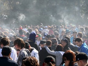 Marijuana activists gather at the Manitoba Legislature during a past 4/20 legalization demonstration. (Brian Donogh/Winnipeg Sun file)