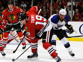 Chicago Blackhawks centre Jonathan Toews and St. Louis Blues forward Steve Ott fight for the puck during Game 3 of their Western Conference quarterfinal series at the United Center in Chicago, APril 21, 2014. (DAVID BANKS/USA Today)