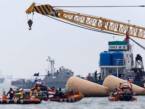 South Korean rescue workers operate near floats where capsized passenger ship Sewol sank last Wednesday, in the sea off Jindo April 22, 2014.  
REUTERS/Kim Kyung-Hoon