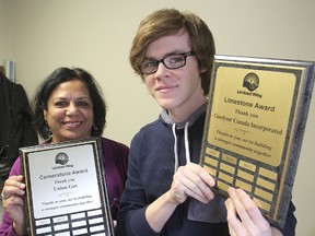 United Way president and CEO Bhavana Varma and St. Lawrence College co-op student Taylor Leeder show a couple of the awards that will be given out to workplace campaigns at an awards ceremony on Thursday.
Michael Lea The Whig-Standard