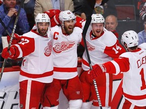 Detroit Red Wings center Henrik Zetterberg (C) celebrates his third period goal against the Chicago Blackhawks with teammates Gustav Nyquist (2nd R), Kyle Quincey (L) and Daniel Cleary during Game 7 of their NHL Western Conference semi-final hockey playoff in Chicago, Illinois May 29, 2013. (REUTERS/Jeff Haynes)