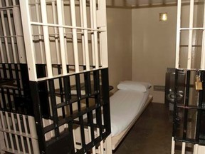 A jail cell on death row, where prison inmates await execution, is seen at the federal penitentiary in Huntsville, Texas September 29, 2010. REUTERS/Jenevieve Robbins/Texas Dept of Criminal Justice/Handout via Reuters