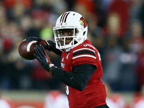 Teddy Bridgewater of the Louisville Cardinals throws a pass during the game against the Houston Cougars at Papa John's Cardinal Stadium on November 16, 2013. (Andy Lyons/Getty Images/AFP)