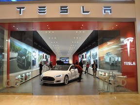 Tesla posts big loss in first quarter