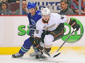 Anaheim Ducks defenceman Sami Vatanen flew from St. John’s, Nfld., to Los Angeles to join the team before Game 3 against the Kings on Thursday night in L.A. (USA TODAY SPORTS)